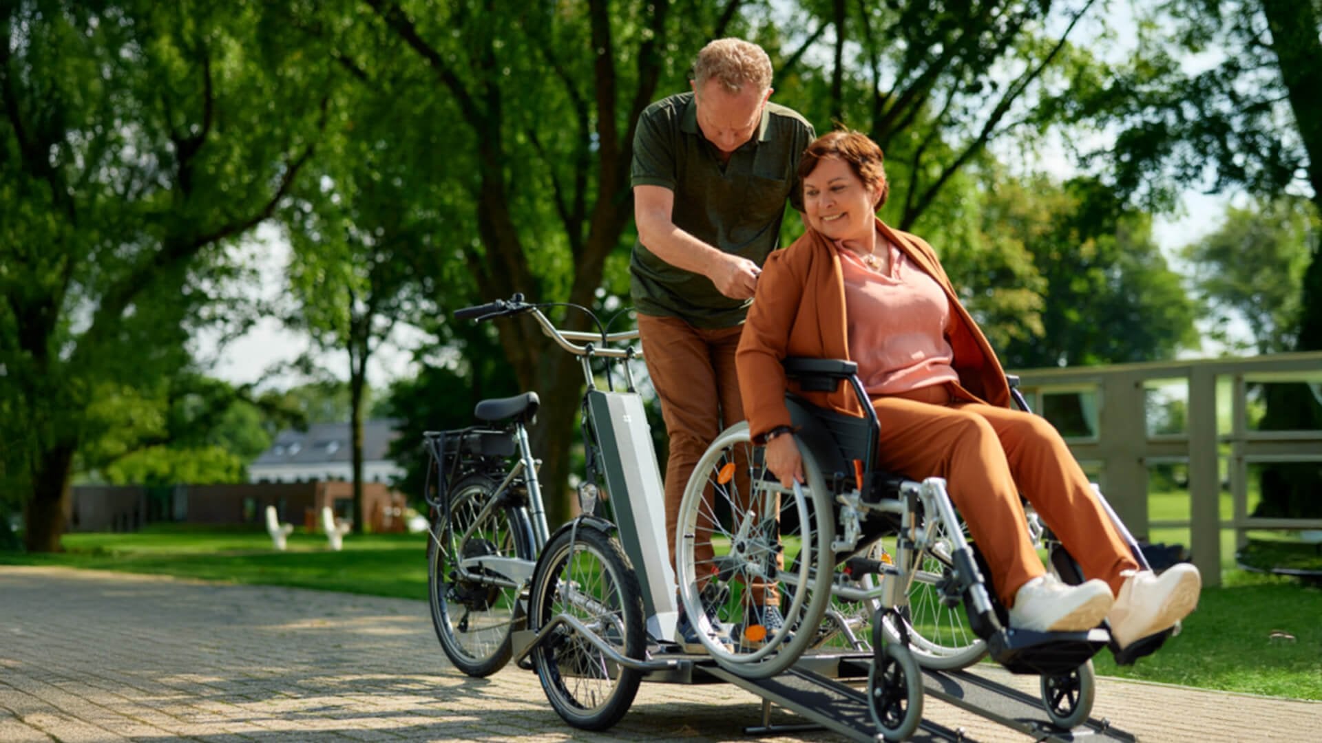 Scooter per il trasporto di una sedia a rotelle